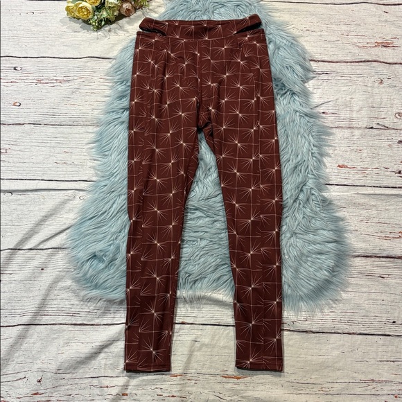 Free People Movement Super High Rise Sneak Peek Printed Legging Cut Out Waist - Picture 2 of 12
